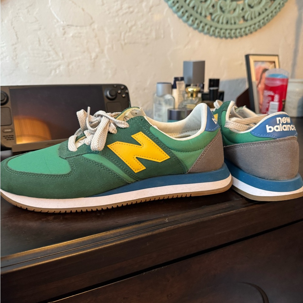 New Balance 420 Sneakers Sz 8.5 Mint!